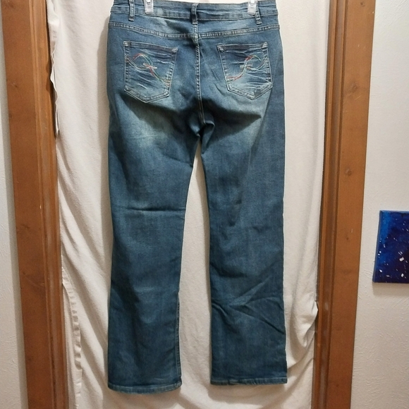 Fashional Jeans - Picture 7 of 7